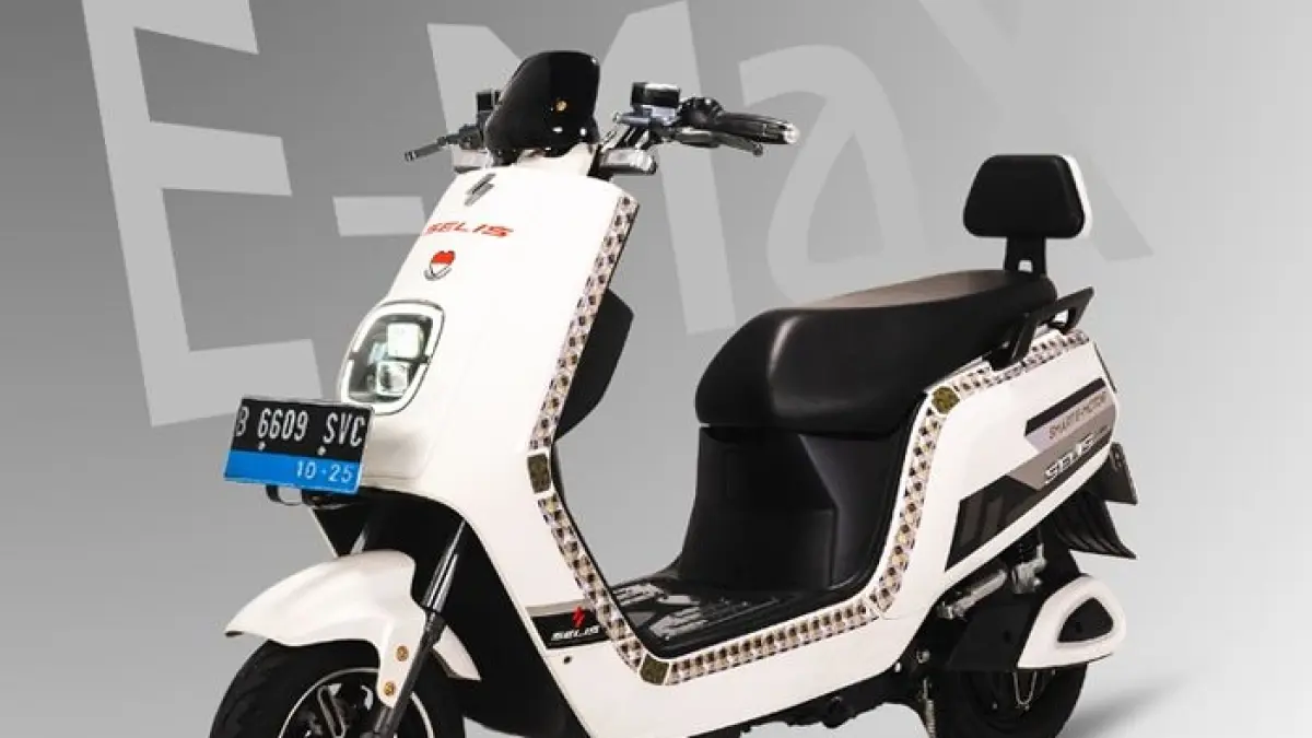 Selis IMX motor listrik subsidi Rp9 jutaan hadir dengan jarak tempuh 120 km, harga murah dan fitur lengkap.(Gemini AI)