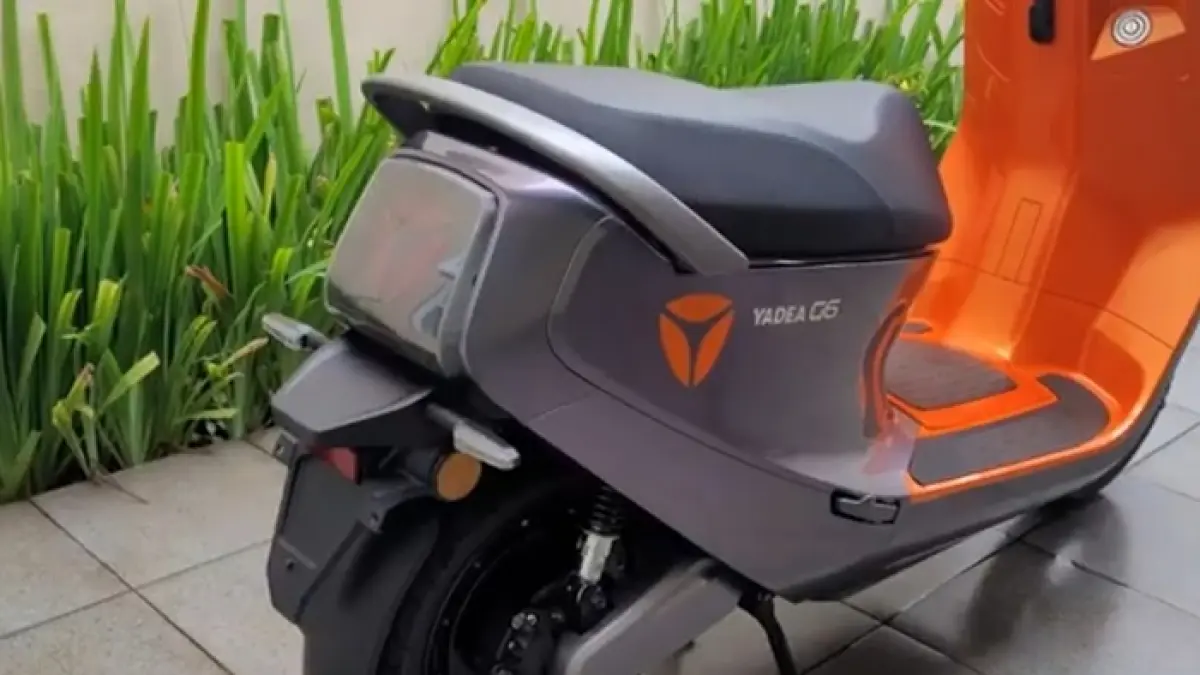 Yadea G6 Electric review membahas desain premium, fitur modern, dan performa motor listrik futuristis. (SC YOUTUBE)