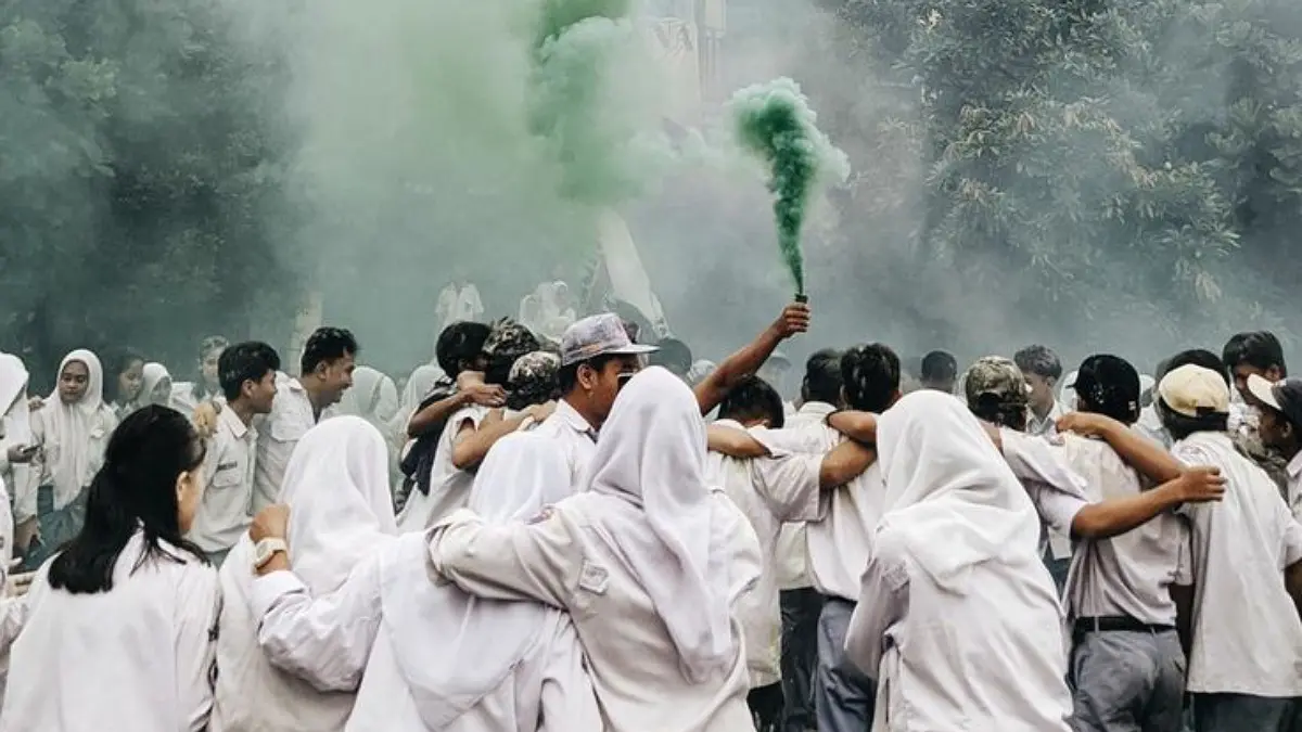 7 kebiasaan lulusan SMA yang bisa menentukan masa depan. Nomor 5 sering dianggap sepele padahal sangat berpengaruh.