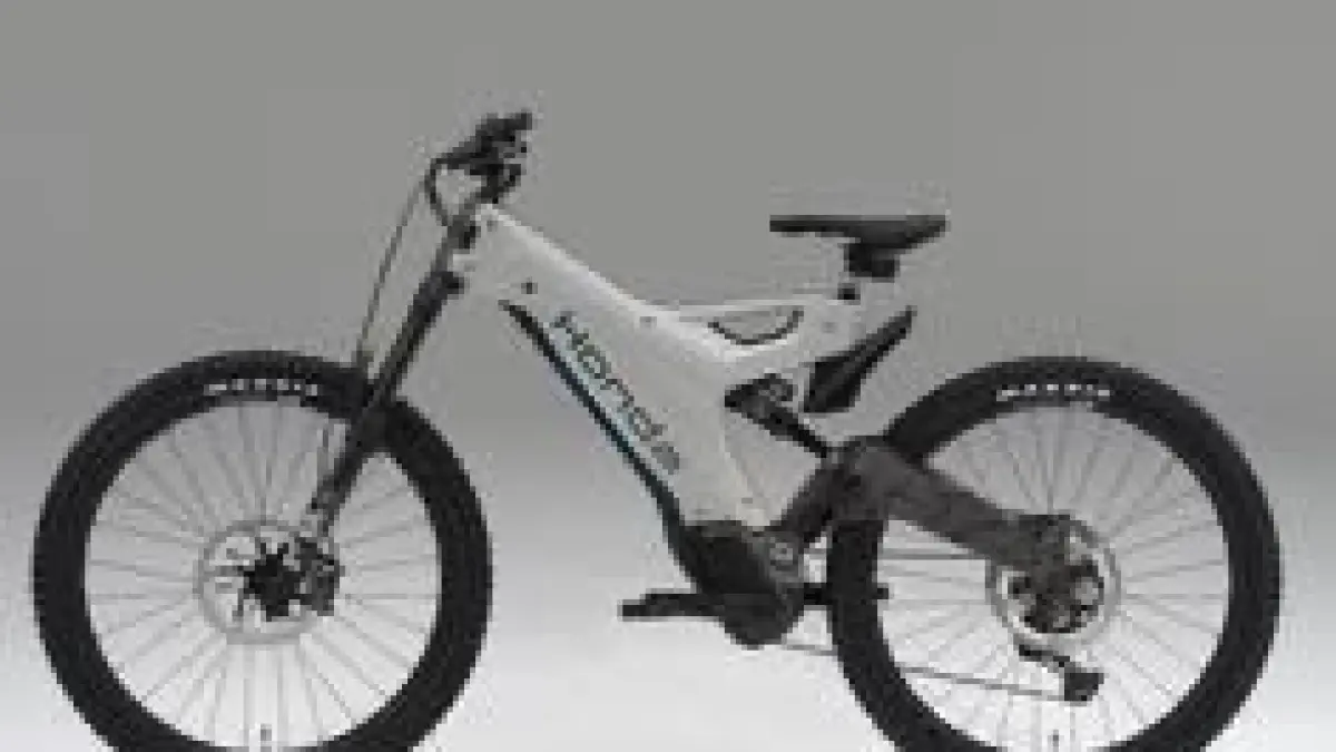 8 e-bike paling gahar 2025 hadir dengan dual motor hingga 6.000 watt dan jarak tempuh tembus 320 kilometer.