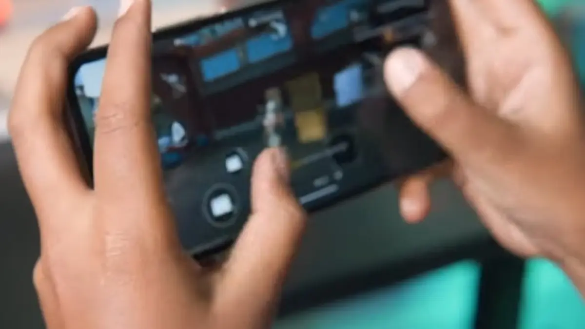 Poco X7 Pro hadir dengan chipset kencang, layar AMOLED 120Hz, dan baterai 6000mAh yang cocok untuk gaming.&nbsp; (SC YOUTUBE)
