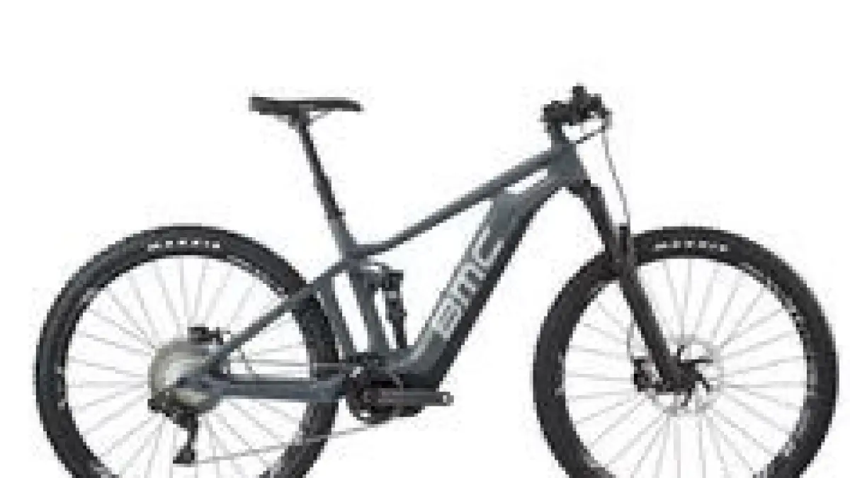 ADO A26 Plus hadir sebagai sepeda listrik urban ringan dengan jarak tempuh 100 km dan motor 250 watt yang efisien.