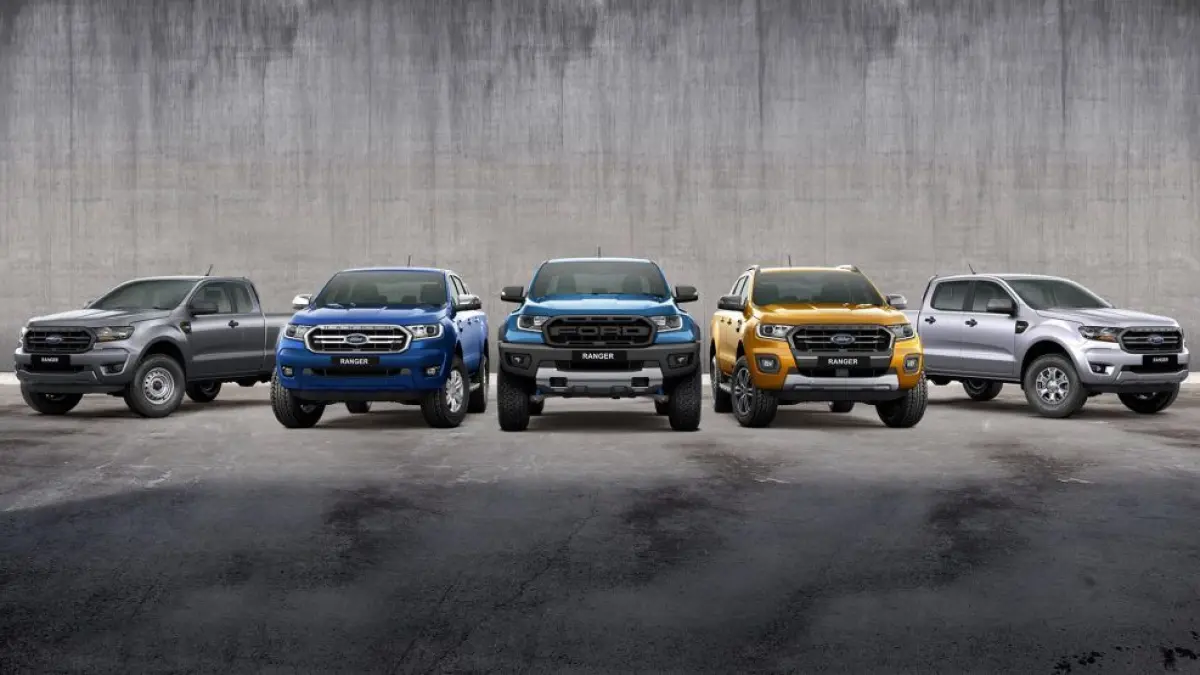 Aksi nekat mobil monster Akang MV masuk gang sempit bikin jantungan! Intip koleksi garasi mewah Ford Ranger hingga Mercedes-Benz di sini.(Pinterest)