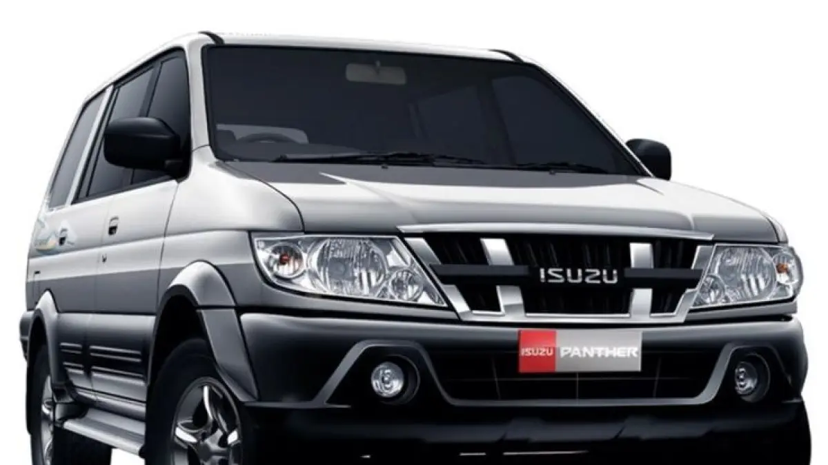 Cari Isuzu Panther Grand Touring 2012? Unit putih langka KM 110rb tangan pertama ini kondisi istimewa, mesin kering, dan siap koleksi. Cek di sini!(Pinterest)