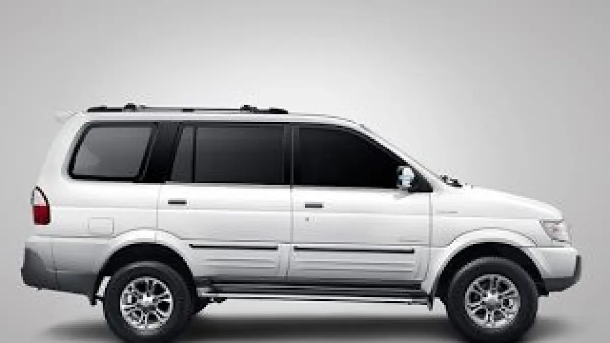 Cek harga Isuzu Panther Grand Touring bekas 2012 warna hitam favorit. Kondisi bodi ngaleng, mesin tidak ngobos, dan pajak panjang. Buruan sikat!(Pinterest)
