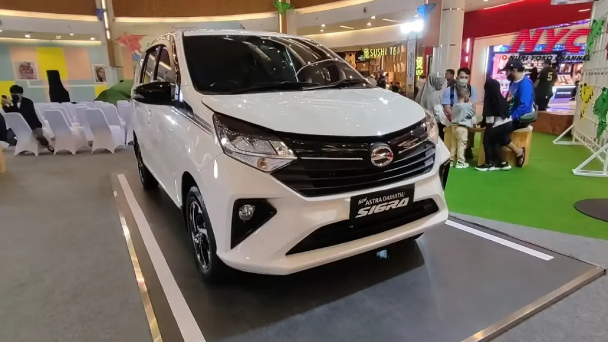 Harga Daihatsu Sigra R Deluxe 2026 terbaru lengkap dengan perbedaan tipe R Deluxe dan R standar yang wajib diketahui.
(screenshot youtube)