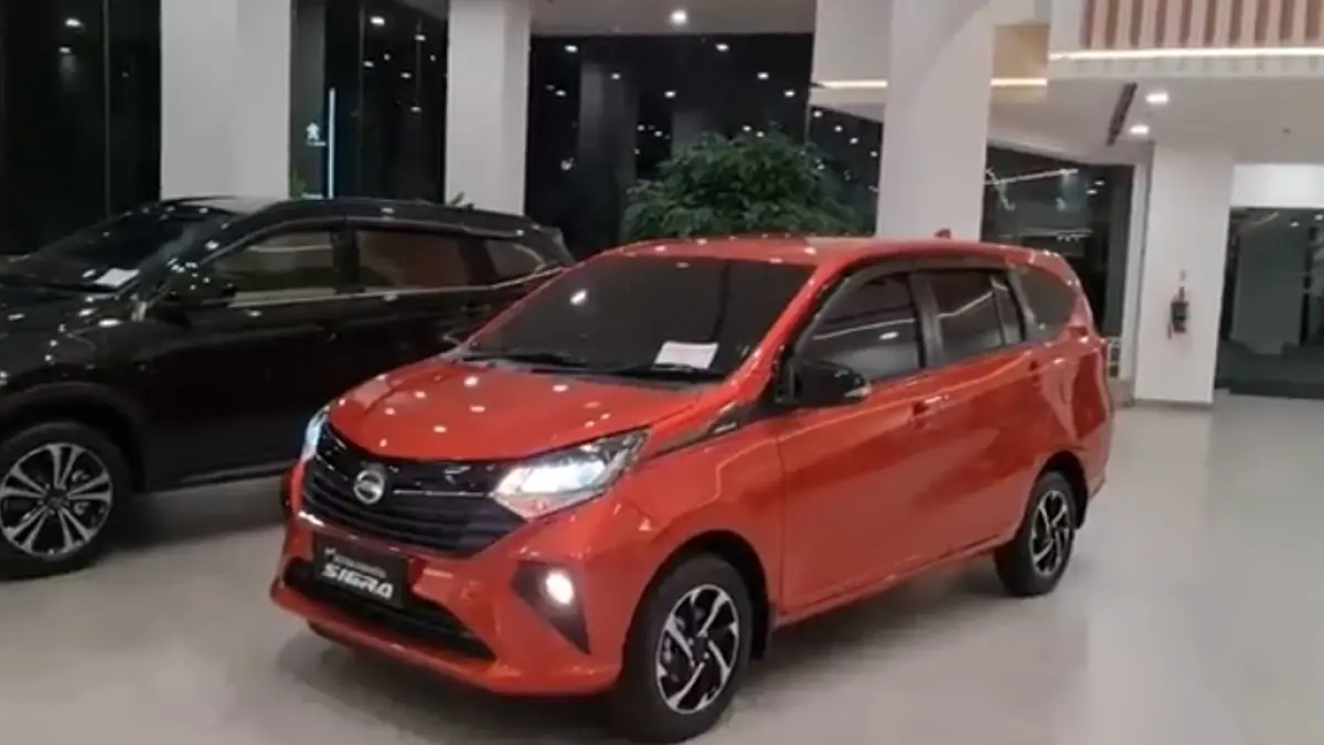 Harga Daihatsu Sigra R Deluxe Matic Facelift 2026 terbaru lengkap dengan fitur mewah dan selisih Rp3,8 juta dari tipe standar.
(screenshot youtube)
