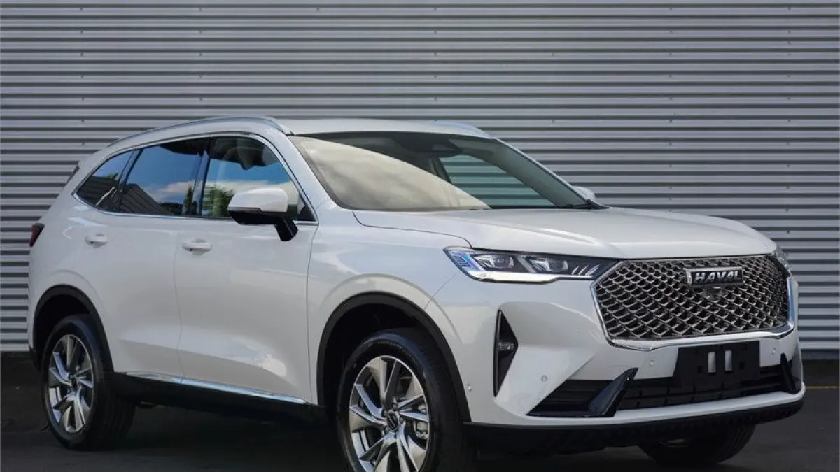 Jaecoo J8 SHS hadir dengan tenaga 530 HP, jarak tempuh 1.400 km, fitur mewah, dan harga yang bikin rival Jepang waswas.