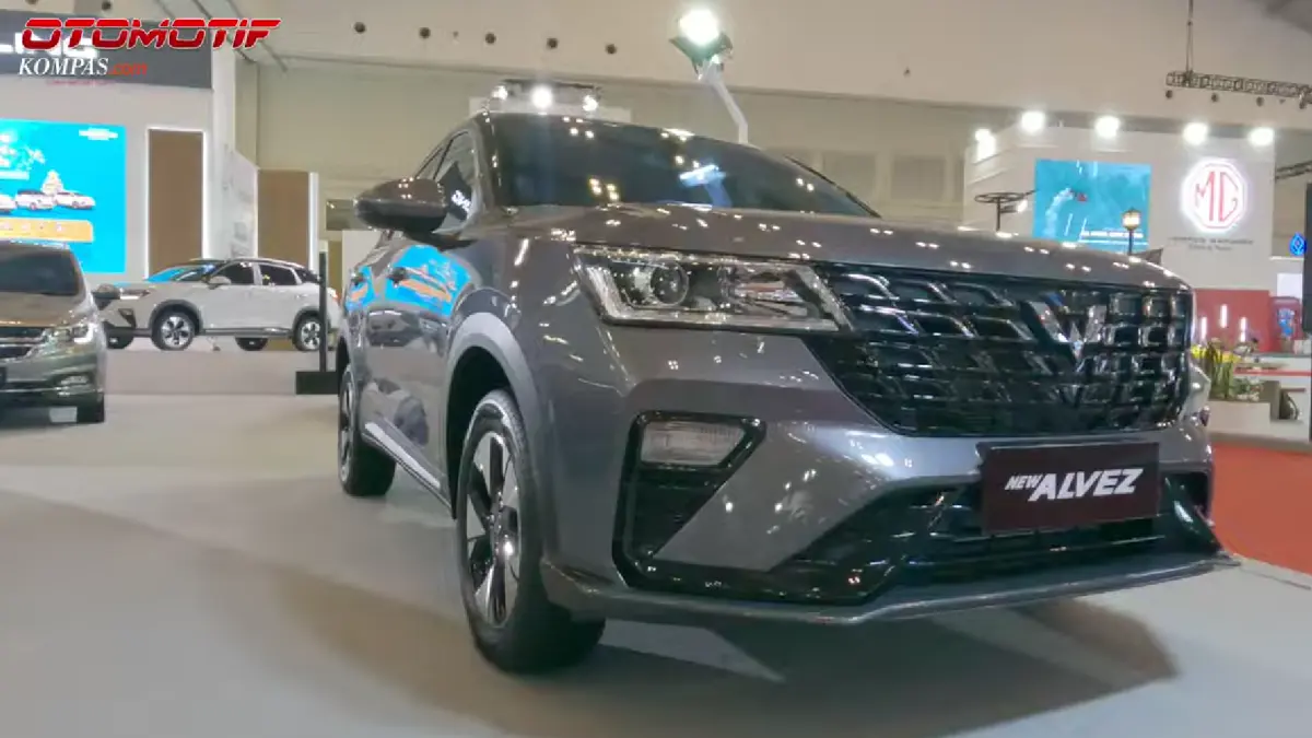 New Wuling Alvez 2025 hadir lebih sporty dengan wireless Apple CarPlay, warna Milk Tea, dan harga mulai Rp 217 juta.
(screenshot youtube)