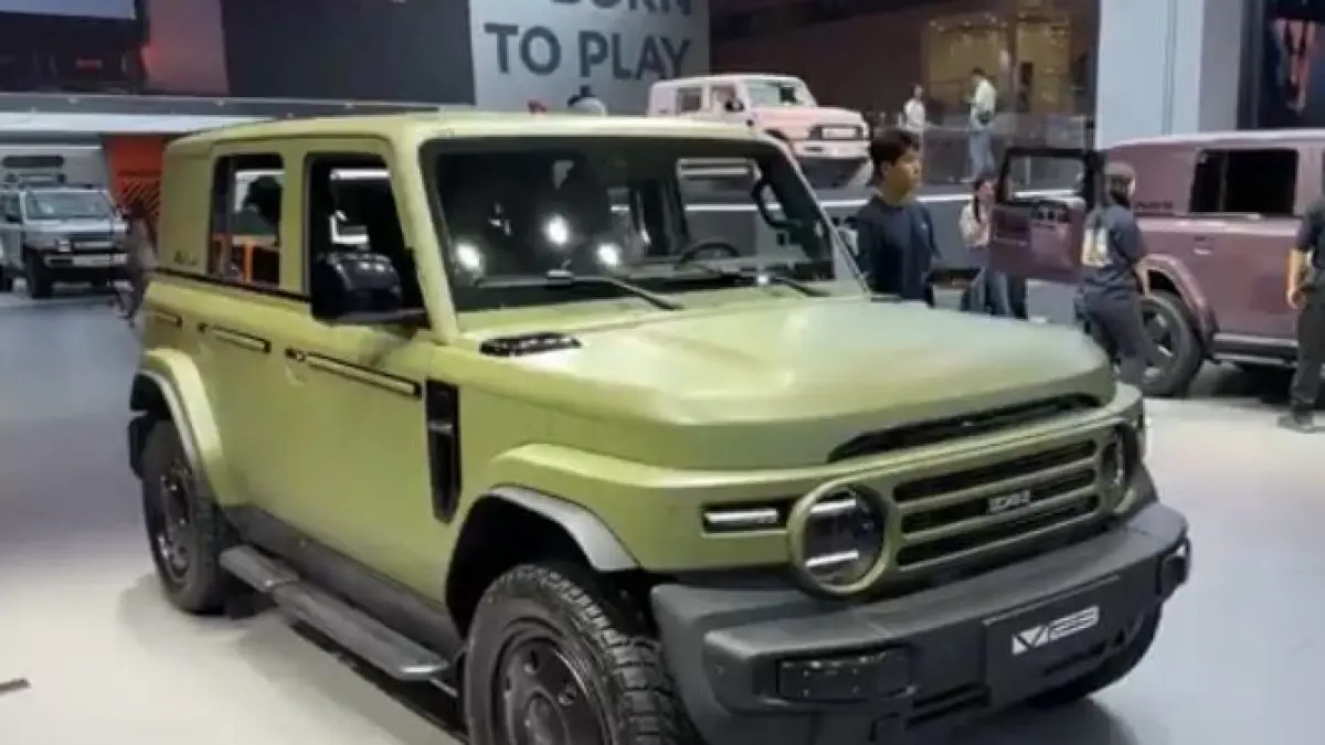 Review jujur ICAR V23: SUV listrik AWD bergaya boxy dengan akselerasi buas dan fitur custom melimpah. Cek performa aslinya di jalanan di sini! (Screenshot Youtube)