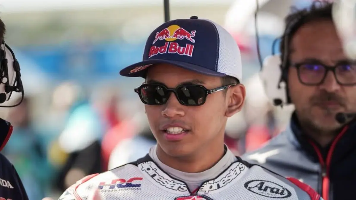 Aksi ajaib Veda Ega Pratama di Moto3 Catalunya 2026! Jinakkan power motor KTM dari P20 ke P8 berkat manajemen ban dan mentalitas juara! (Screenshot Instagram)
