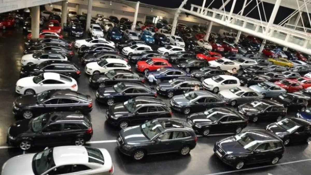 Cari mobil bekas keren 60 jutaan? Simak rahasia Suzuki Swift generasi pertama versi CBU yang kini jadi buruan investasi anak muda! (Pinterest)