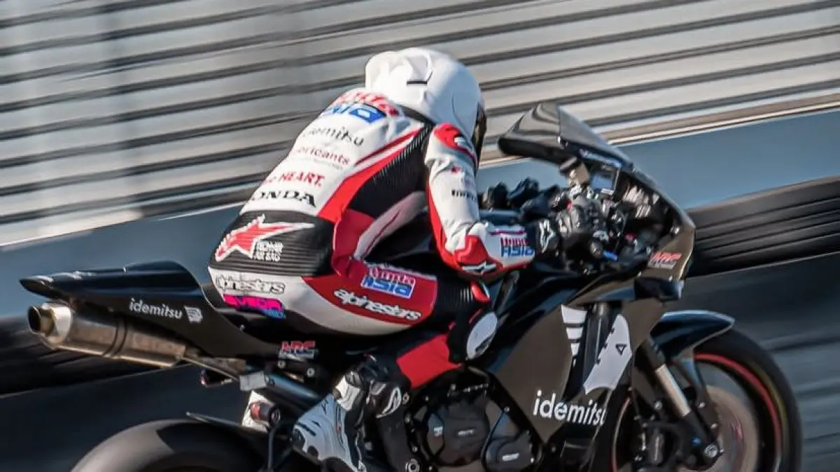 Kualifikasi Moto3 2026 memanas! Hiroshi Aoyama semprot mekanik usai motor Veda Ega Pratama alami krisis fatal hingga terlempar ke posisi start P21! (Screenshot Instagram)