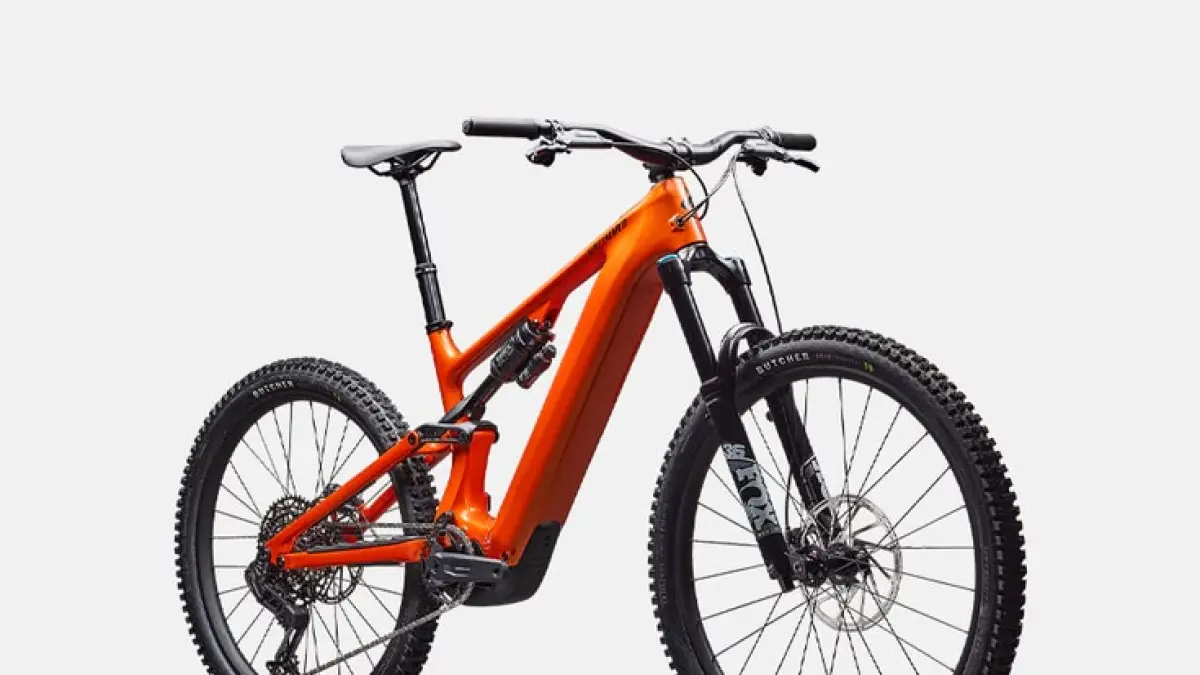 Specialized Levo 2022 hadir dengan teknologi wireless dan motor terbaru, bikin pengalaman riding e-MTB makin futuristis.
