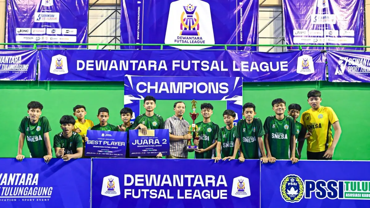 Tim futsal SMPN 1 Ngunut meraih juara 2 pada Dewantara Futsal League 2026 se-Karesidenan Kediri tahun 2026, di GOR Lembu Peteng Tulungagung.