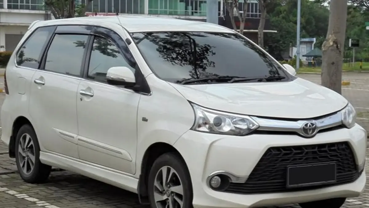 Toyota Calya tipe G hadir dengan auto retract, full LED, dan kamera mundur meski harga masih Rp180 jutaan. (Pinterest)