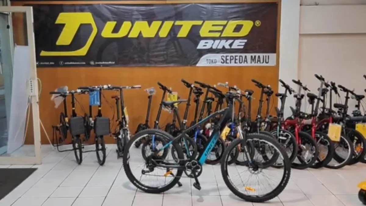United Geneva Electric Bike hadir dengan rem hidrolis Tektro, Shimano Altus 9-speed, dan baterai lepas pasang yang praktis
(screenshot youtube)