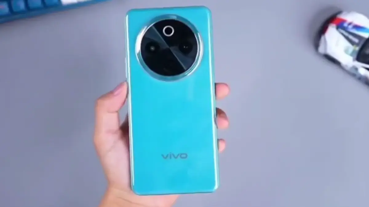 Vivo Y300 Pro hadir dengan baterai 6.500 mAh, layar AMOLED quad curve 120 Hz, dan Snapdragon 6 Gen 1.
(screenshot youtube)