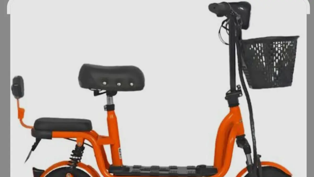Exotic ET 320 jadi skuter listrik murah Rp3 jutaan dengan jarak tempuh 35 KM dan bisa dipakai hingga bertiga.