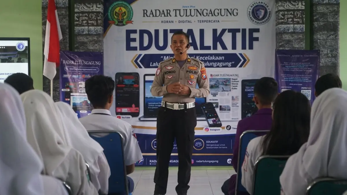 Kanit Kamsel Satlantas Polres Tulungagung Iptu Sunondo saat memberikan materi.