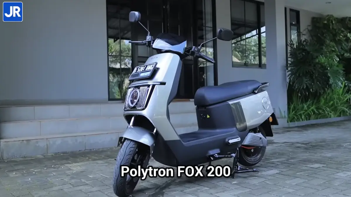 Polytron Fox 200 hadir dengan cruise control, Fox Alert, dan harga mulai Rp13,5 juta. Cocok untuk motor harian di kota.
(screenshot youtube)