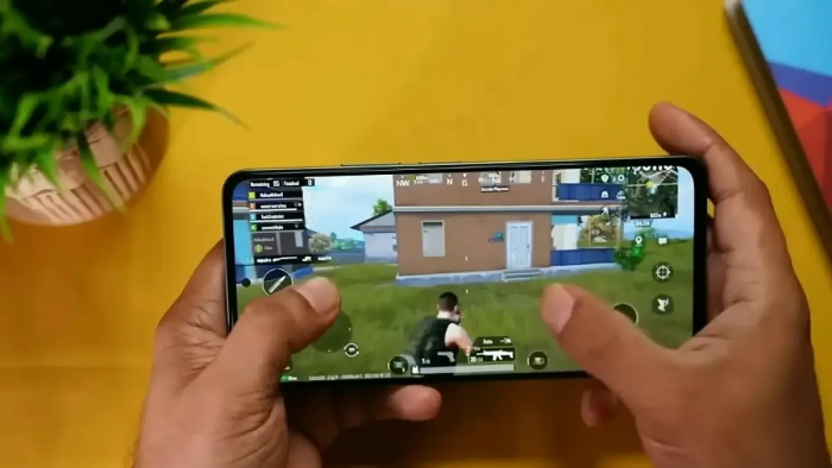 Rekomendasi HP Snapdragon murah dengan performa stabil, baterai awet, dan cocok untuk gaming harian. (SC YOUTUBE)