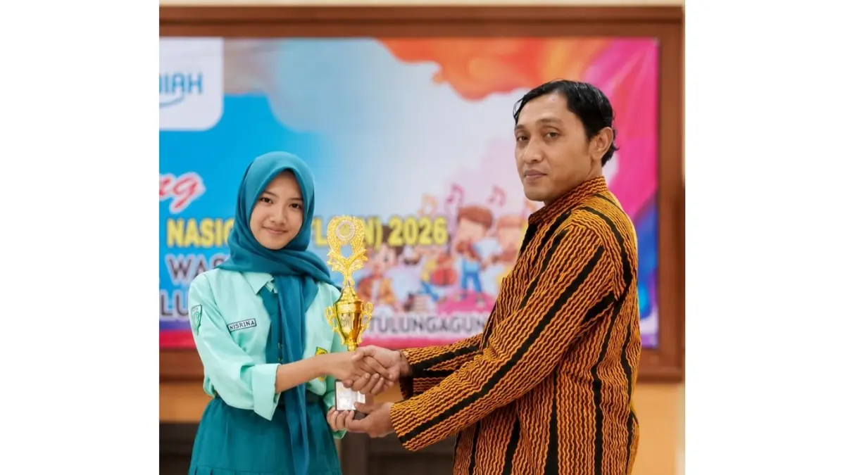 Salah satu siswi SMPN 1 Boyolangu saat meraih juara FLS3N.