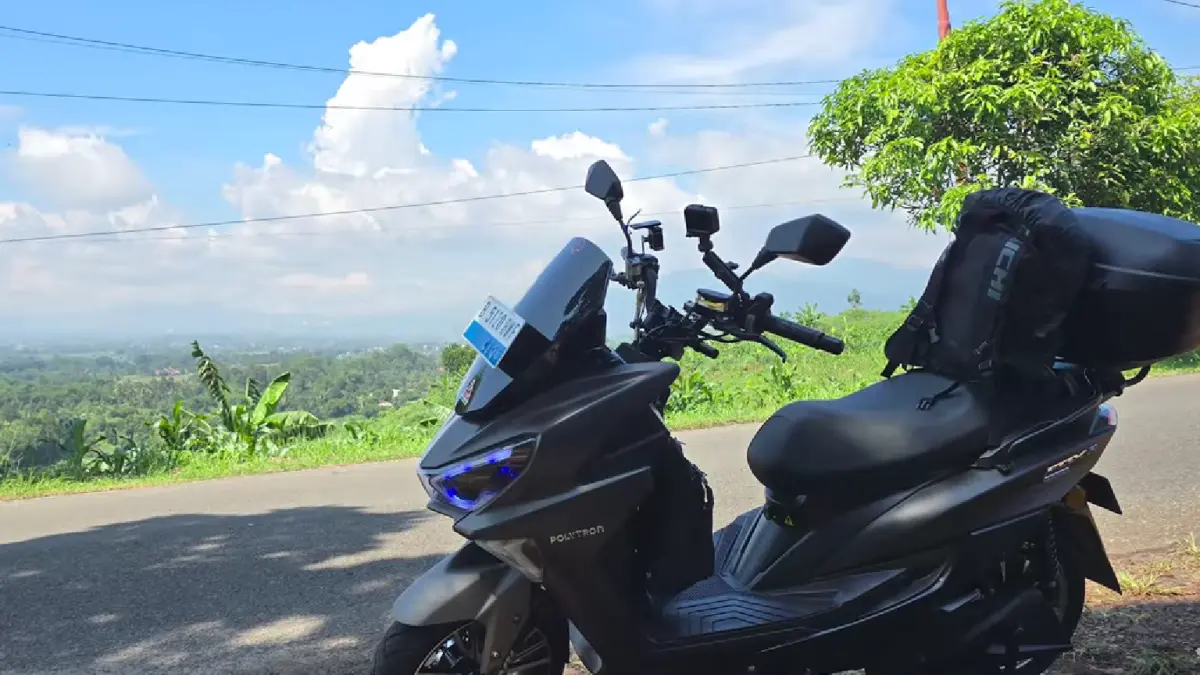 Touring 1.000 km pakai Polytron Fox Air menuju Dieng sukses ditempuh meski baterai soak dan diguyur hujan deras.
(screenshot youtube)