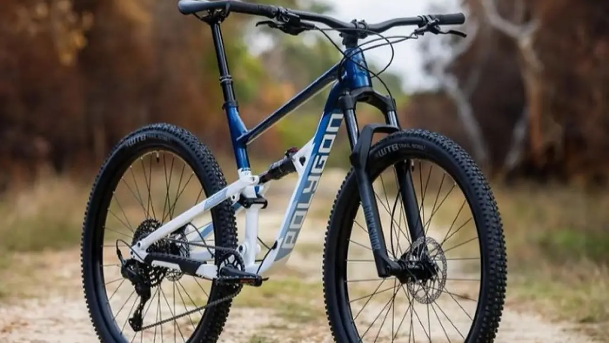 Polygon Siskiu T7E dipuji brutal di jalur enduro. Namun review Inggris ungkap masalah shock dan baterai e-bike ini.