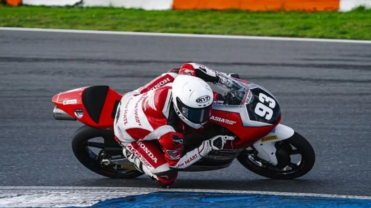 Kiandra Ramadipa bikin persaingan Honda Team Asia makin panas usai tampil impresif di Red Bull Rookies Cup 2026.(Gemini AI)