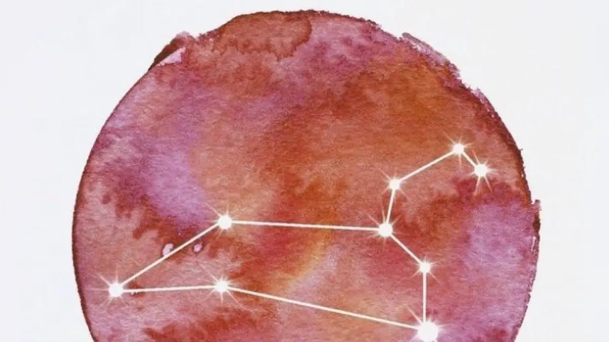 Ramalan zodiak Leo Mei 2026 ingatkan waspada musuh selimut yang iri! Intip kejutan asmara Golden Mirror dan kebangkitan rezeki finansial mandiri.(Pinterest)
