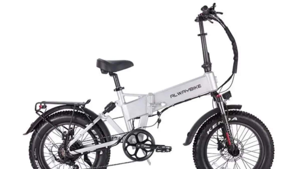 Sepeda listrik lipat ADO A20 hadir dengan motor 350 watt, baterai tahan hingga 100 km, dan top speed mencapai 40 km/jam.