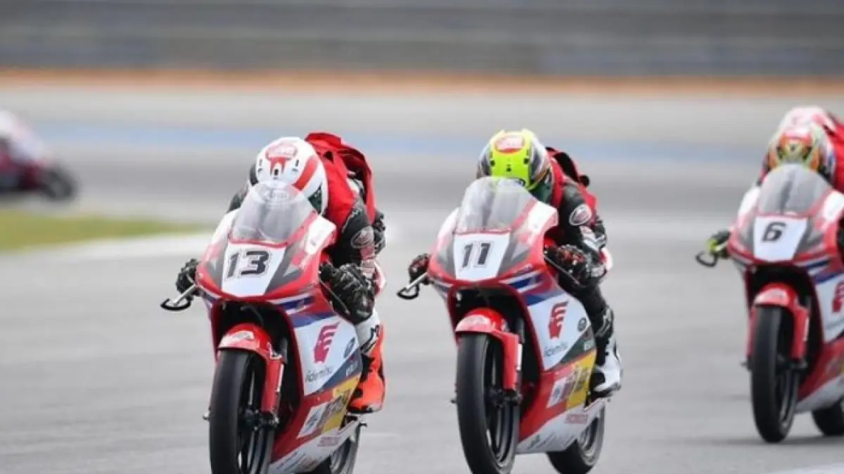 Veda Ega Pratama disebut jadi puzzle terakhir Honda Team Asia dan diprediksi mampu membawa Indonesia rutin naik podium Moto3 2026.(Gemini AI)