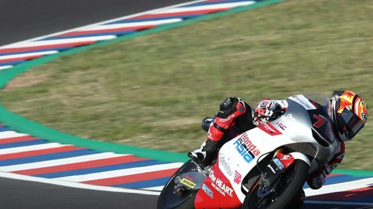 Veda Ega Pratama disorot usai kritik keras untuk mekanik Honda Team Asia di Moto3 2026 jelang seri Mugello.(Gemini AI)