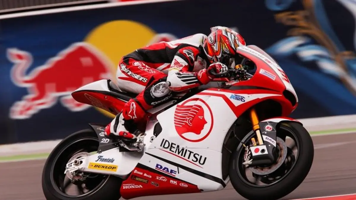 Veda Ega Pratama resmi naik ke Moto3 2026 bersama Honda Team Asia dan disebut kandidat kuat Rookie of The Year.(Gemini AI)