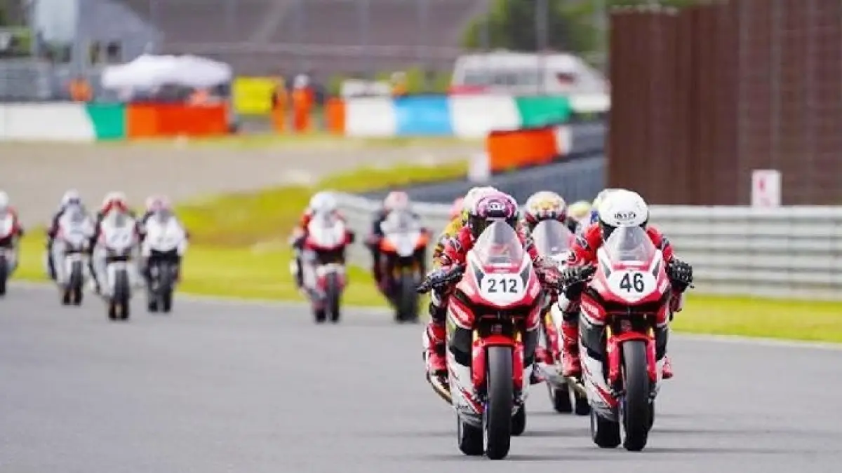 Veda Ega Pratama resmi naik ke Moto3 2026 bersama Honda Team Asia dan mencetak sejarah baru bagi Indonesia di Grand Prix dunia.(Gemini AI)