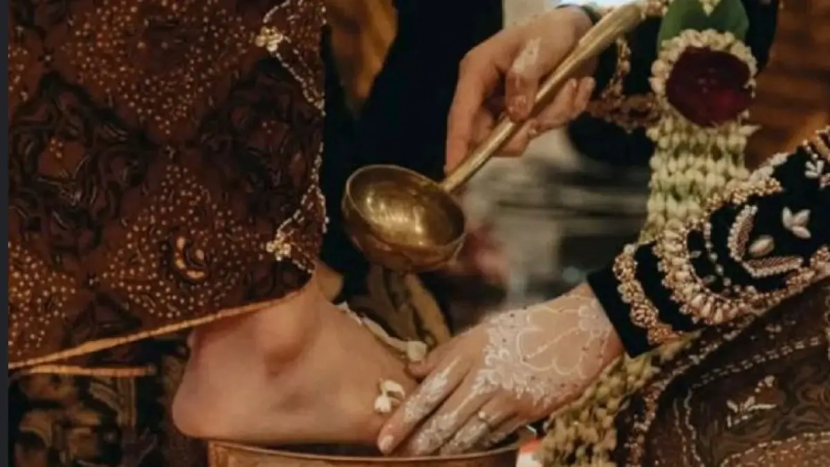 7 pantangan calon pengantin Jawa sebelum menikah kembali viral. Dari dilarang bepergian hingga tak boleh bertemu pasangan.(Pinterest)