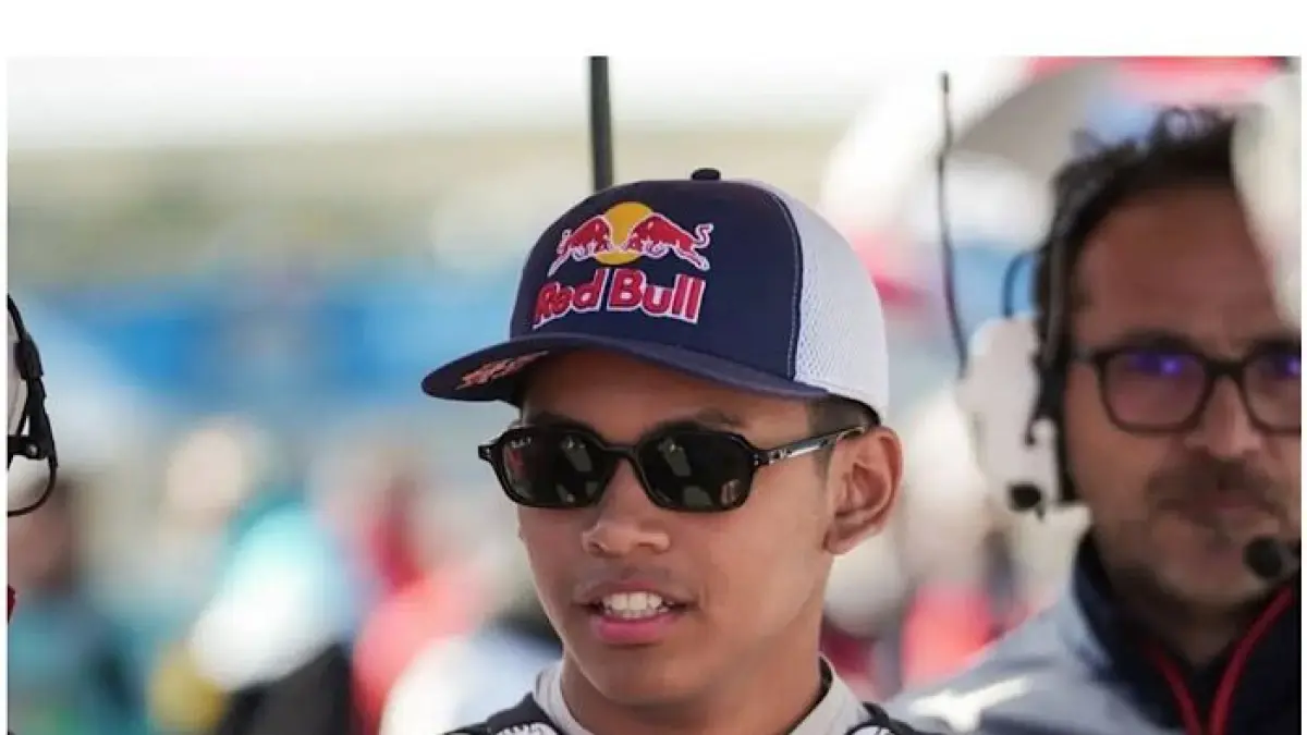 Feda Ega Pratama crash Moto3 Heres 2026 di kualifikasi, start P17, lalu comeback ke posisi 6 dalam balapan dramatis.(pinterest)