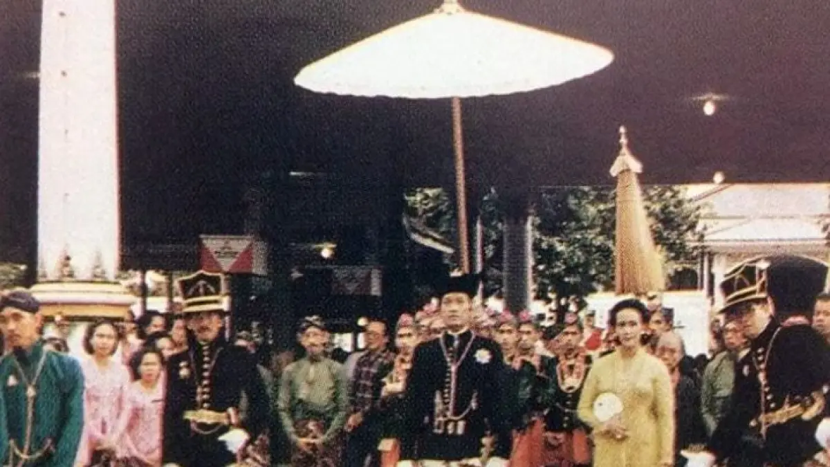 Misteri primbon Jawa ungkap rahasia sambungan sukma lawas weton Kliwon yang mampu jinakkan kerasnya watak weton Pahing. Cek ulasannya! (Pinterest)