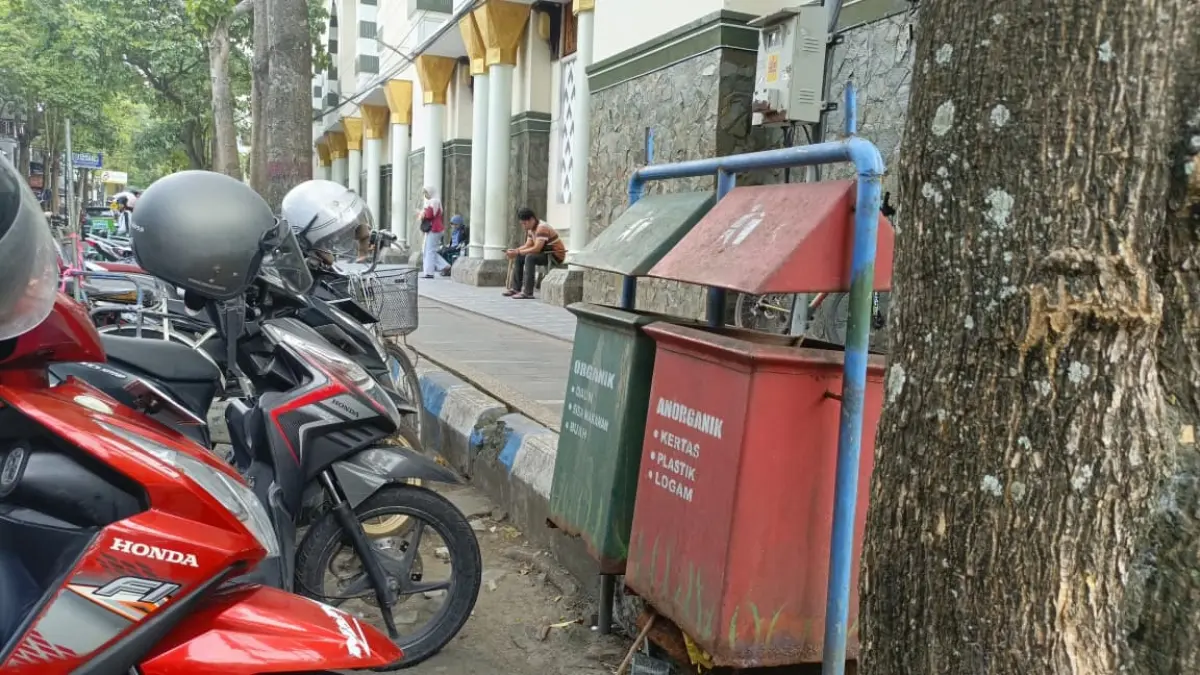 Pemerintah daerah berencana melakukan pembaruan secara menyeluruh terhadap sarana penampungan sampah guna menjaga estetika dan kebersihan wajah kota.(RAHIIQ AL BACHRI/RADAR TULUNGAGUNG)