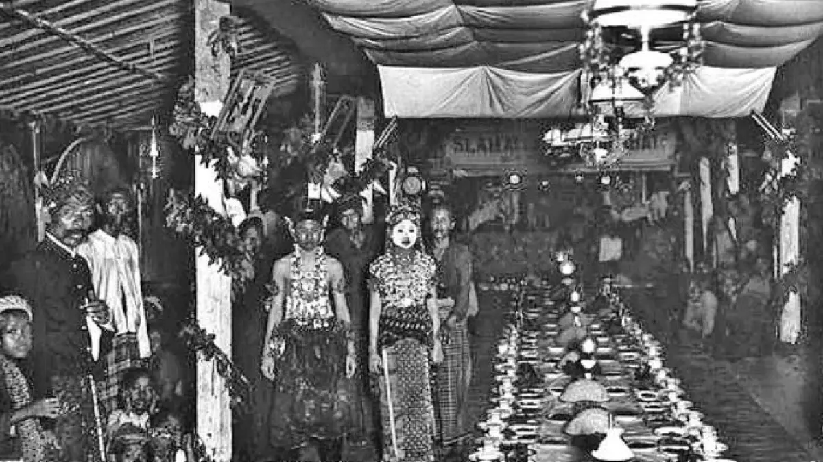 Rahasia primbon Jawa ungkap alasan jodoh weton Legi sering disembunyikan semesta. Cek 5 tanda gaib kedatangan cinta sejati weton Legi di sini!(Pinterest)