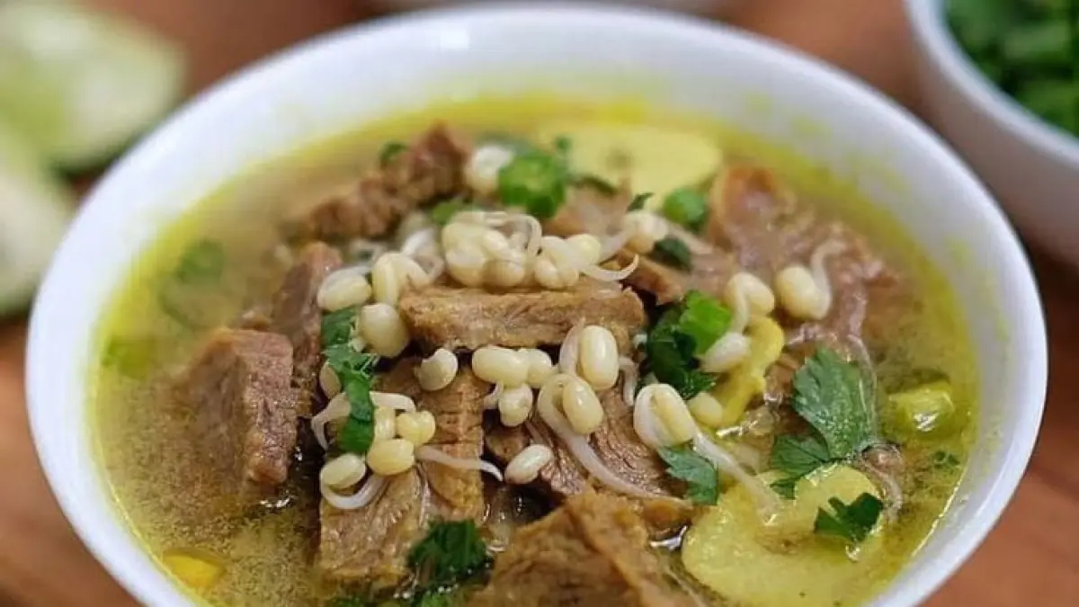 Soto ayam Semarang legendaris viral! Rekomendasi warung soto murah mulai Rp10 ribu dengan cita rasa khas dan sejarah panjang.