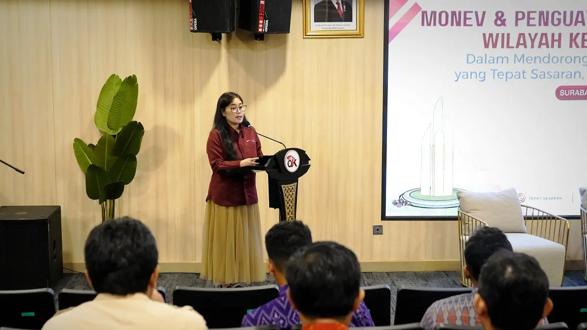Kegiatan monitoring, evaluasi, dan capacity building bagi kabupaten/kota di wilayah kerja OJK Kediri yang digelar pada 21–22 Mei 2026 di Surabaya.