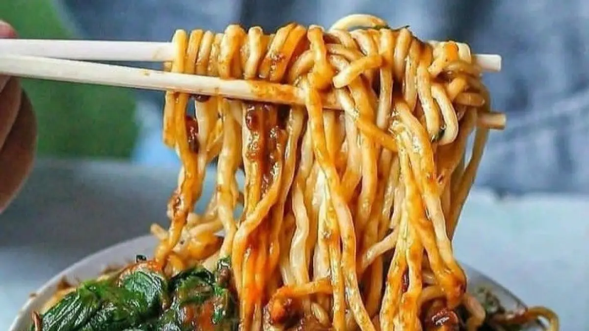 Mie ayam paling enak dan terlaris di Jogja mulai Bu Tumini hingga mie ayam mercon pedas jadi buruan pecinta kuliner. (Pinterest.com)