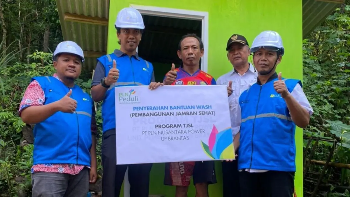 PLN Nusantara Power menyerahkan bantuan WASH (Pembangunan Jamban Sehat) 
program TJSL di Kecamatan Pagerwojo Tulungagung.(PLN NUSANTARA POWER UNTUK RADAR TULUNGAGUNG)