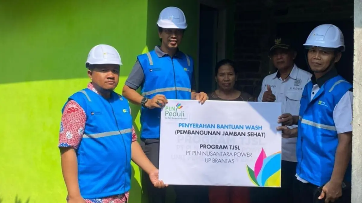 PLN Nusantara Power menyerahkan bantuan WASH (Pembangunan Jamban Sehat) 
program TJSL di Kecamatan Pagerwojo Tulungagung.(PLN NUSANTARA POWER UNTUK RADAR TULUNGAGUNG)