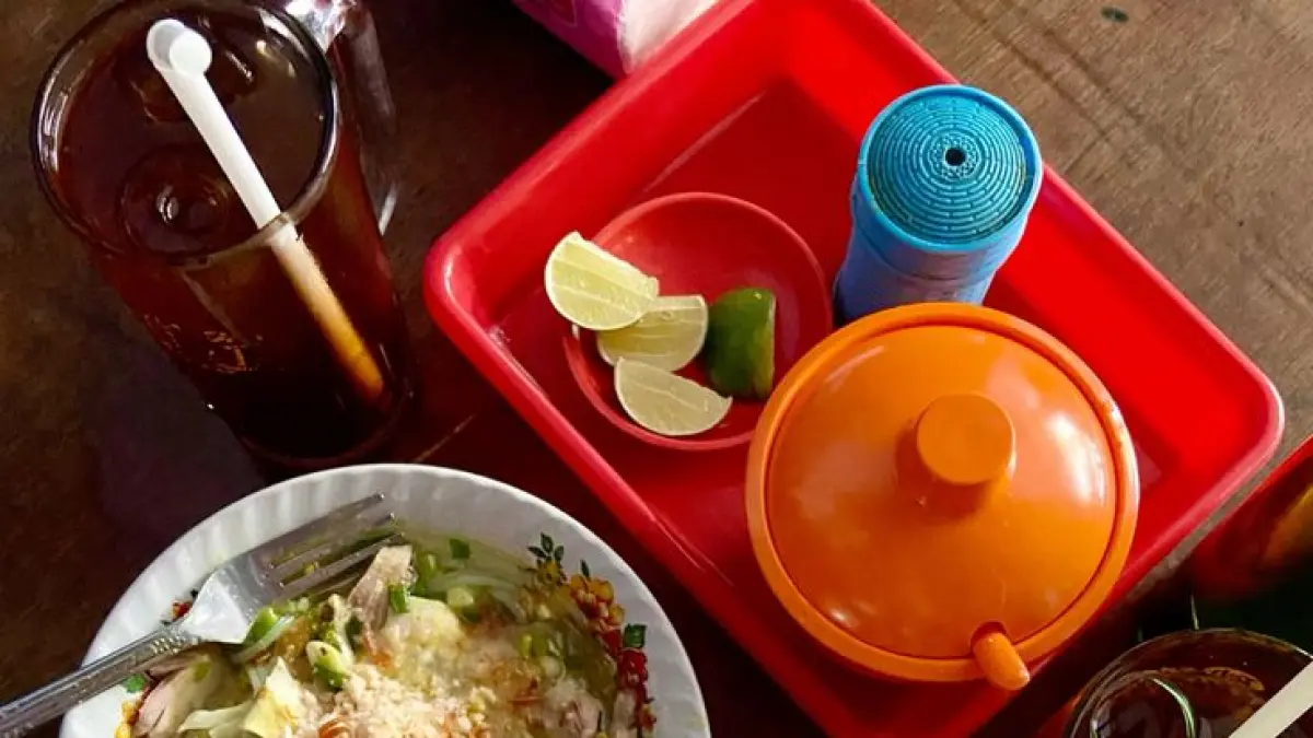 Resep soto ayam Lamongan gurih viral di YouTube, lengkap dengan koya renyah dan kuah segar cocok untuk ide jualan. (Pintererst. com)