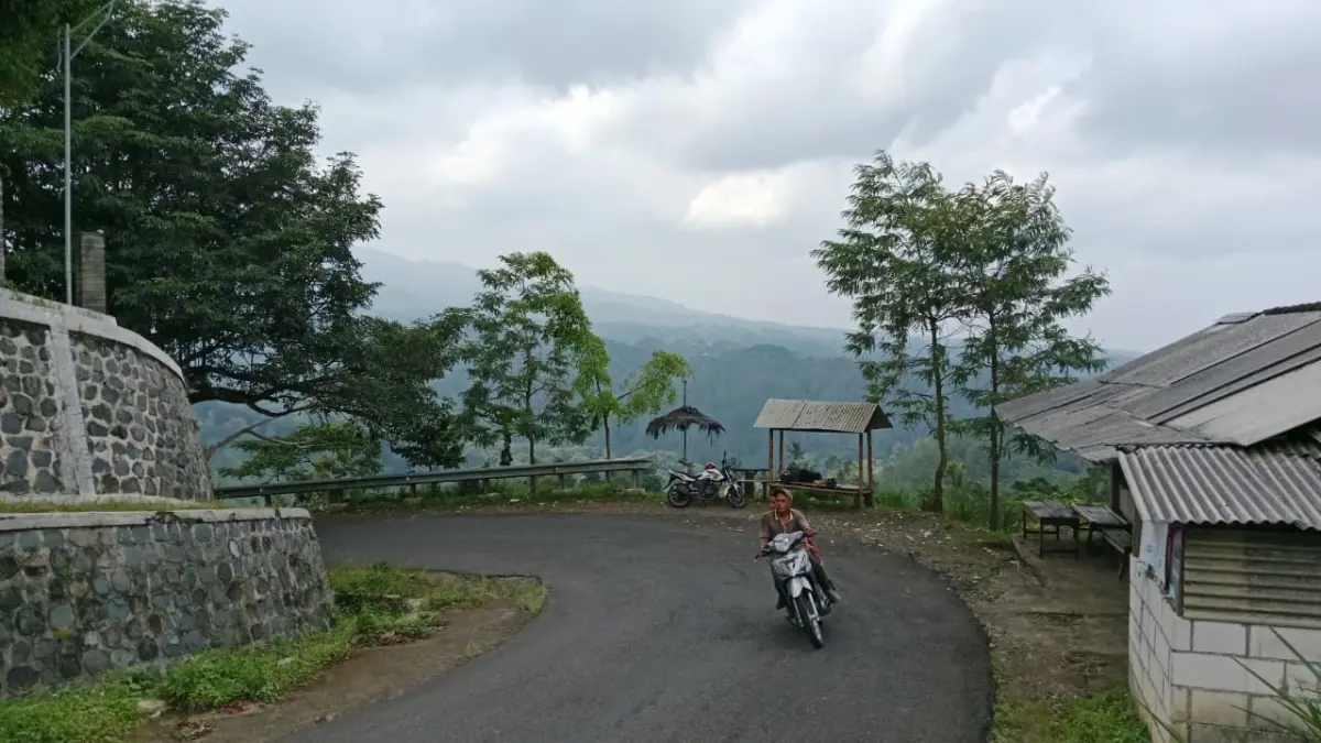 Suasana di sekitar Bukit Tunggul Manik, Desa Kradinan, Kecamatan Pagerwojo, Tulungagung, yang menawarkan hawa sejuk.(RAHIIQ AL BACHRI/RADAR TULUNGAGUNG)