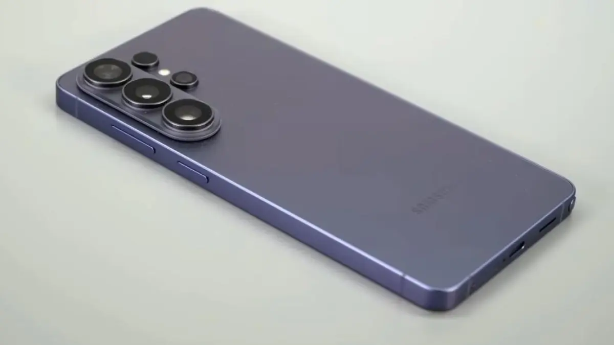 Daftar HP Samsung terbaru 2026 resmi hadir. Simak spesifikasi dan harga Galaxy A57 5G, S25 Edge, Z Flip 7 hingga S26 Ultra.(screenshot youtube)