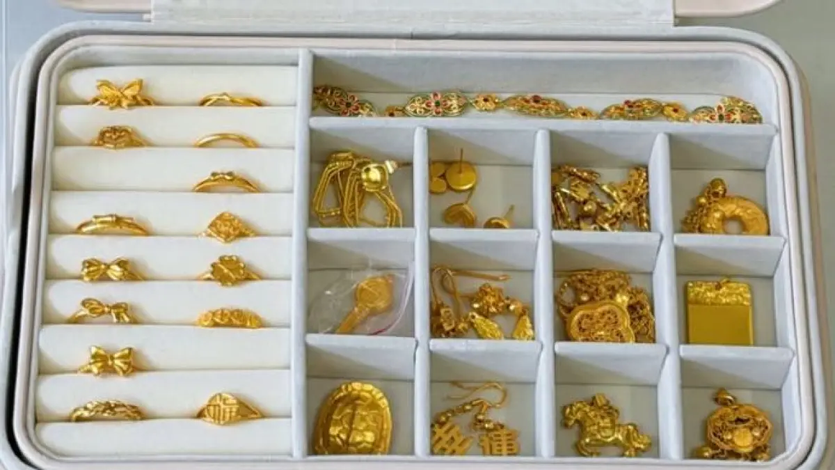 Emas batangan atau emas perhiasan yang lebih untung? Simak perbandingan 24 karat vs potongan biaya perhiasan dan tips investasi cerdas di sini! (Pinterest)
